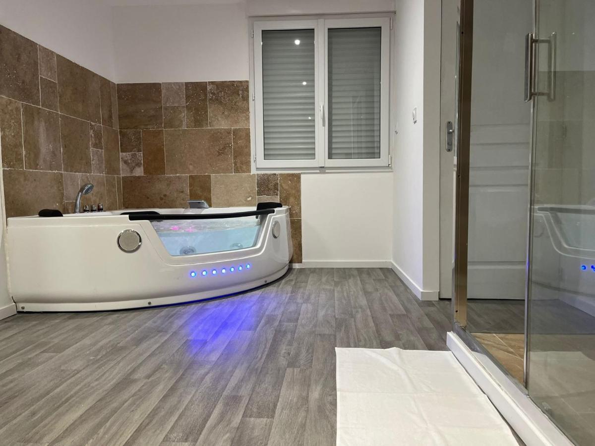 Ng Suitehome - Queven - Balneo - Netflix - Wifi ภายนอก รูปภาพ
